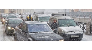 А МЧС предупреждал: стихия на дорогах Санкт-Петербурга
