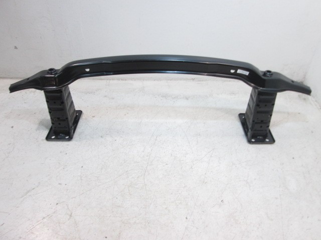 Усилитель переднего бампера