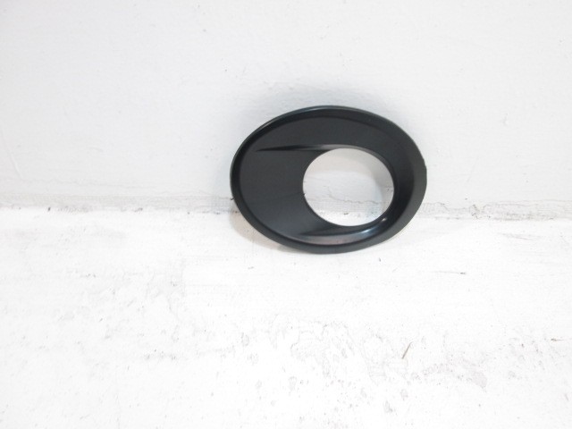 Рамка противотуманной фары левой