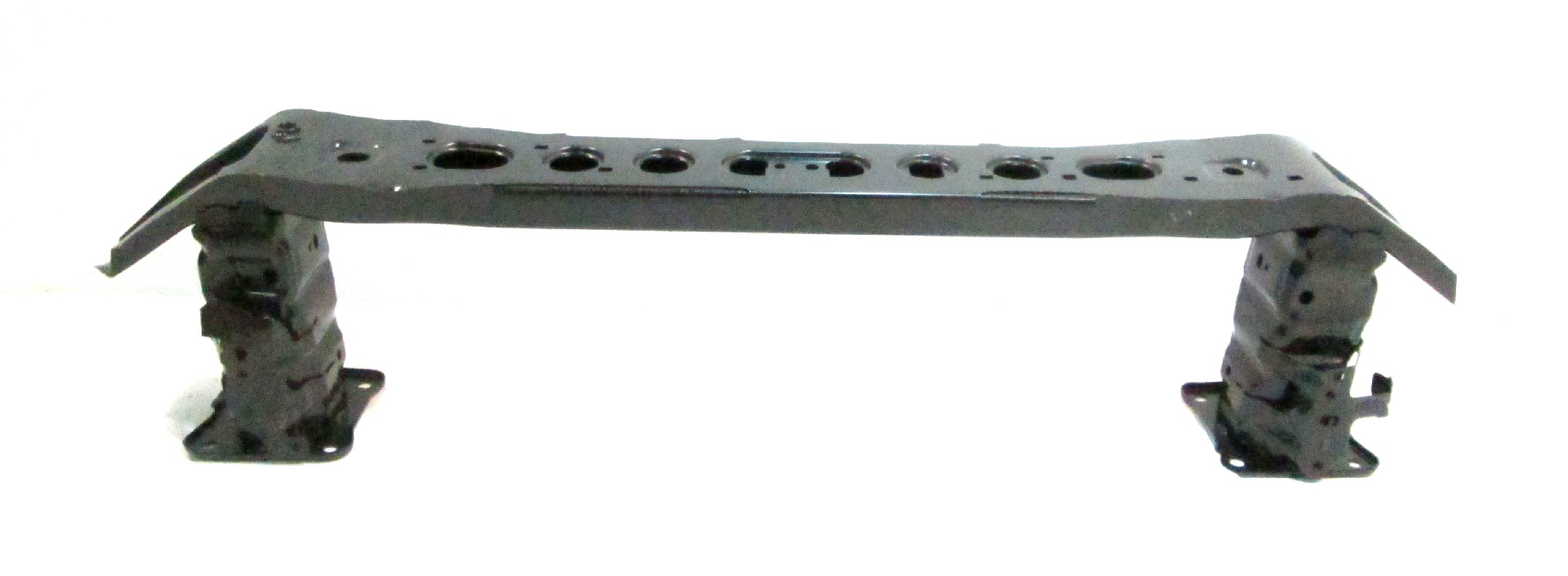 Усилитель переднего бампера