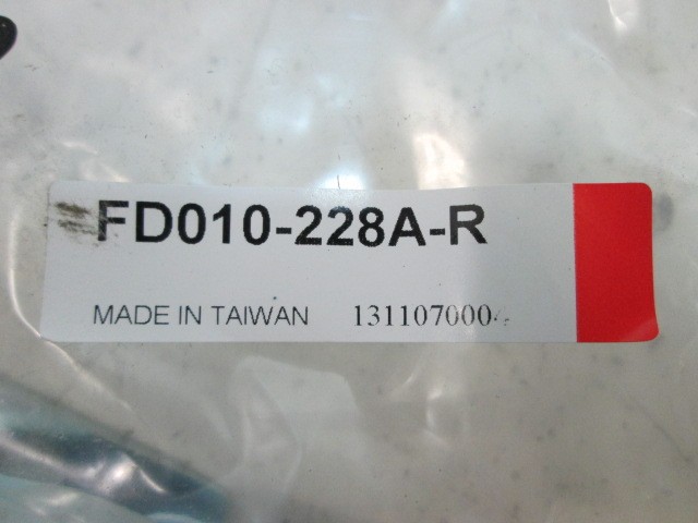 Петля капота правая