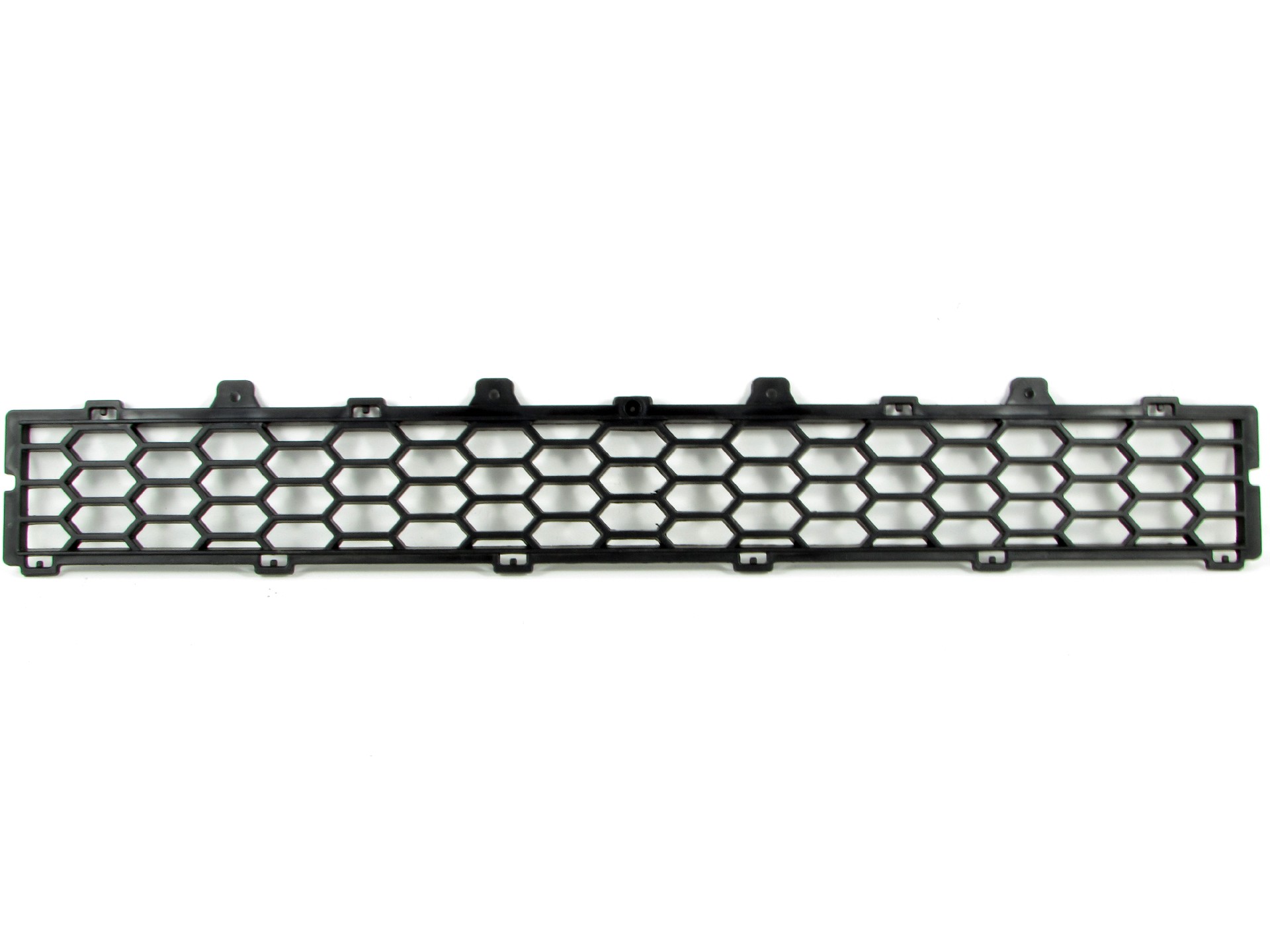 Решетка в бампер центральная