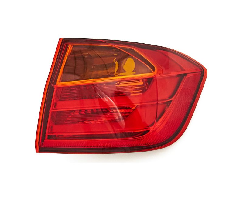 Фонарь задний наружный правый