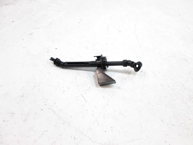 Тяга замка капота