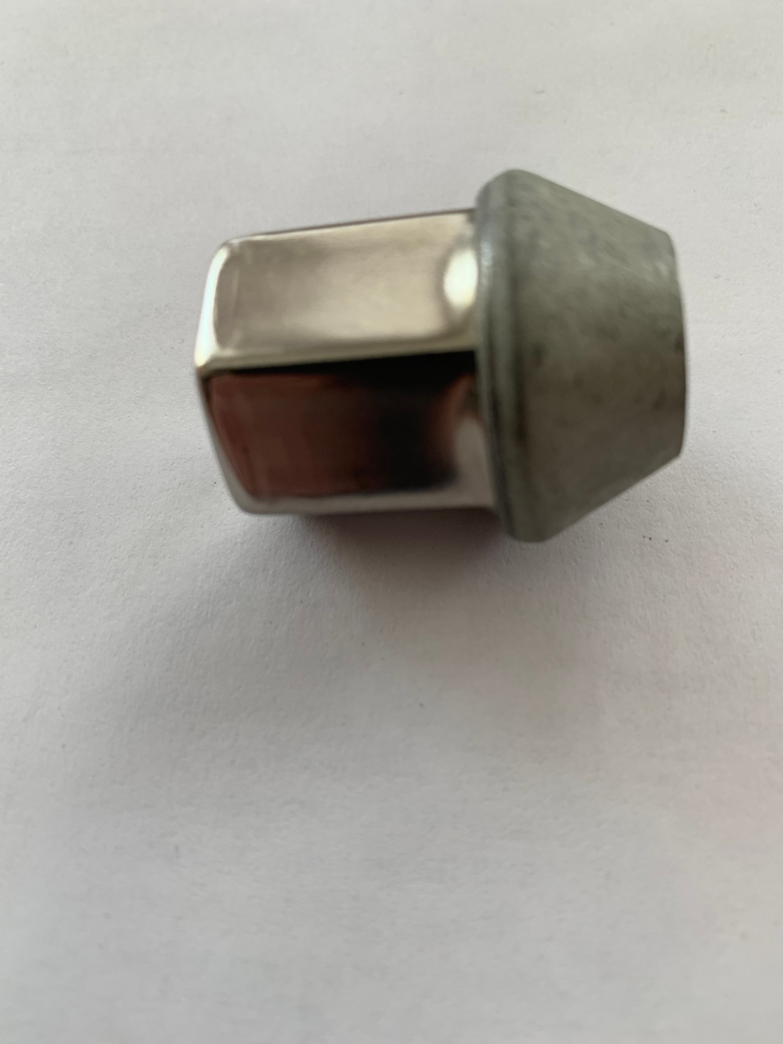 Гайка колеса