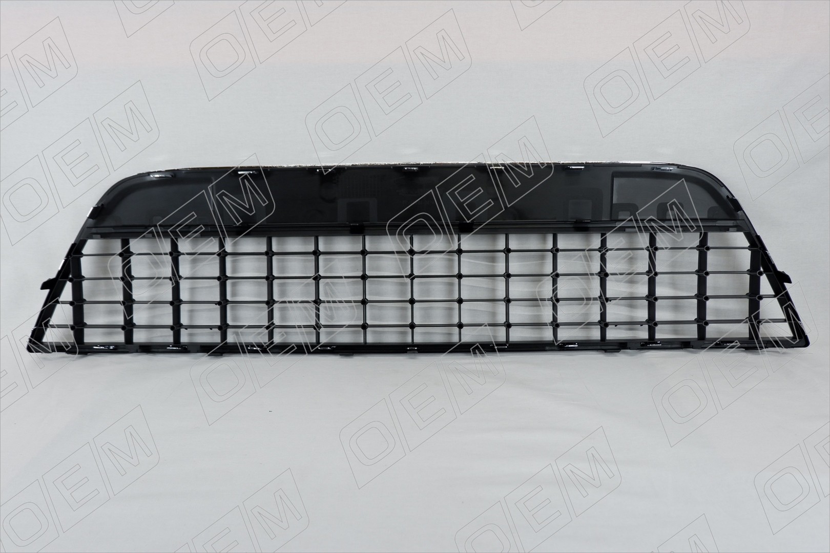 Решетка в бампер центральная
