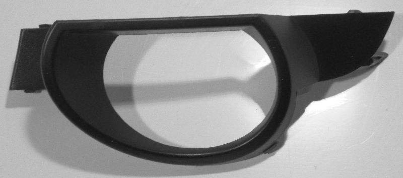 Рамка противотуманной фары левой