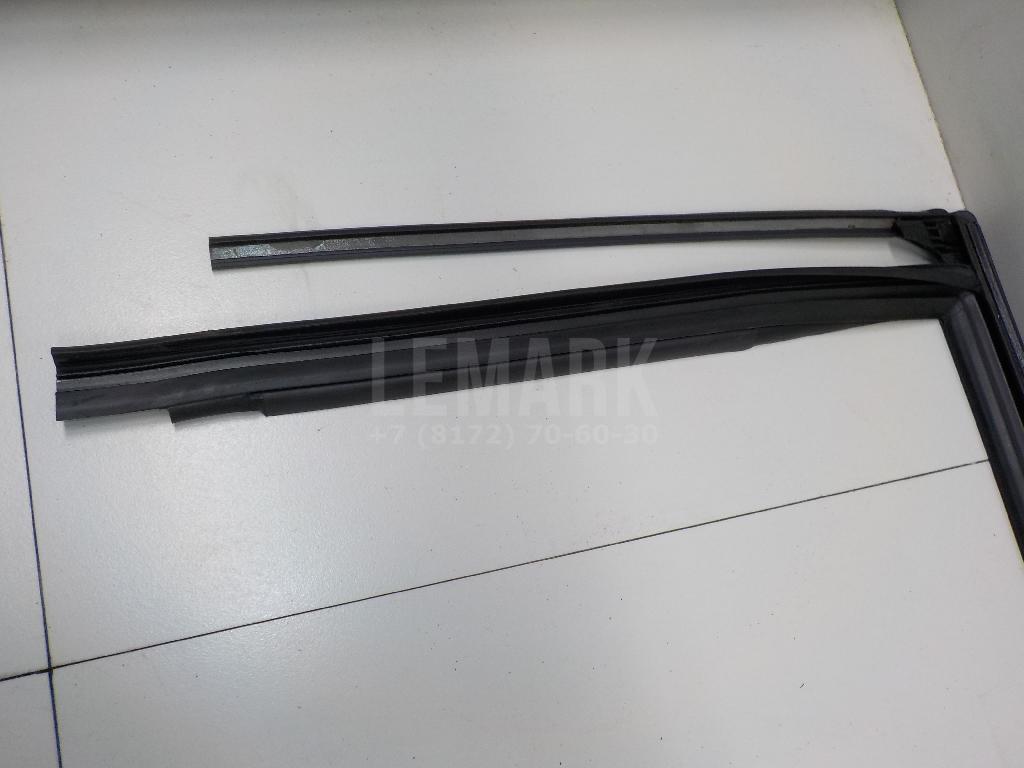 Уплотнитель стекла двери для  BMW X1 F48 2014-2022