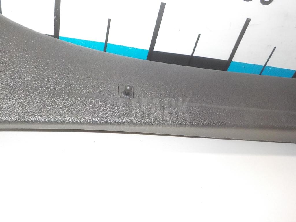Обшивка двери багажника