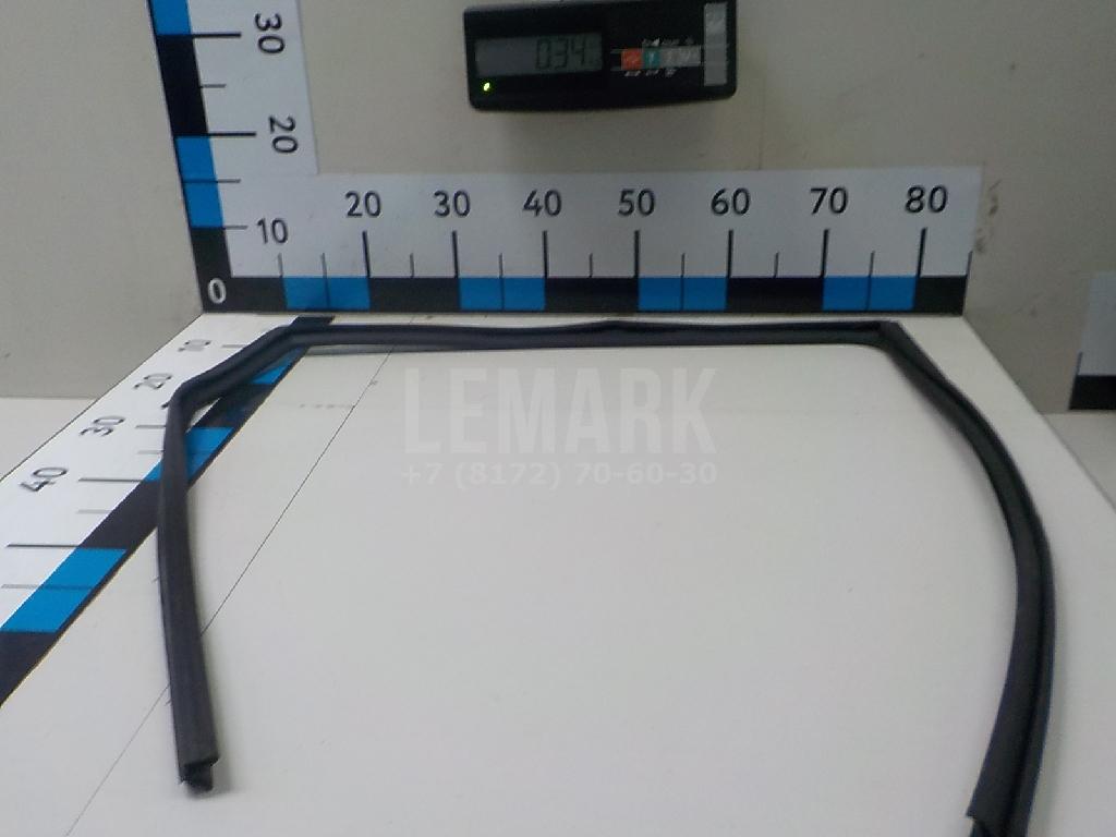 Уплотнитель стекла двери 823304EA1A Nissan