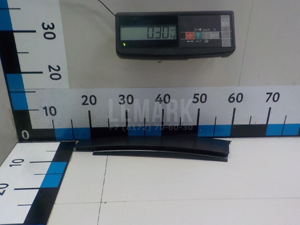 Накладка двери задней правой 13303933 GM