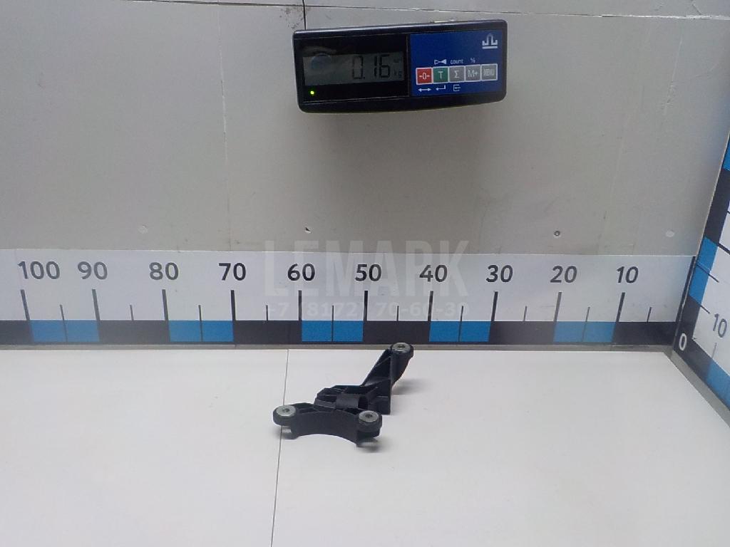 Кронштейн крепления троса КПП 5N0711789B VAG