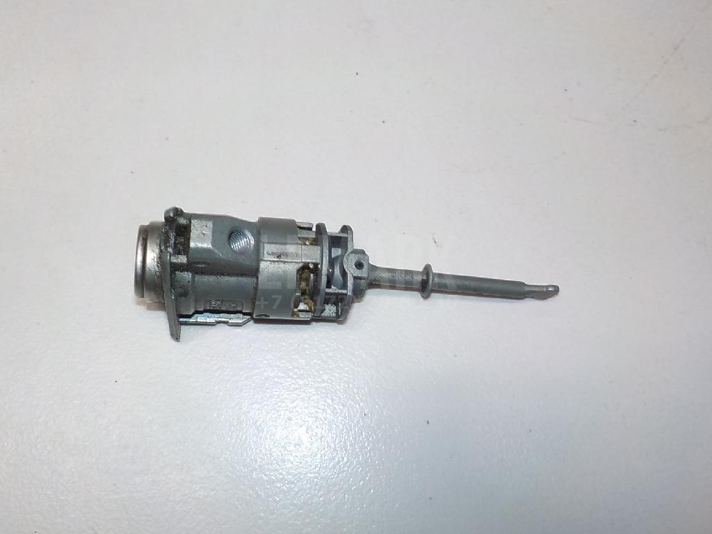 Вставка замка двери прав. 819802YA00 Hyundai-Kia