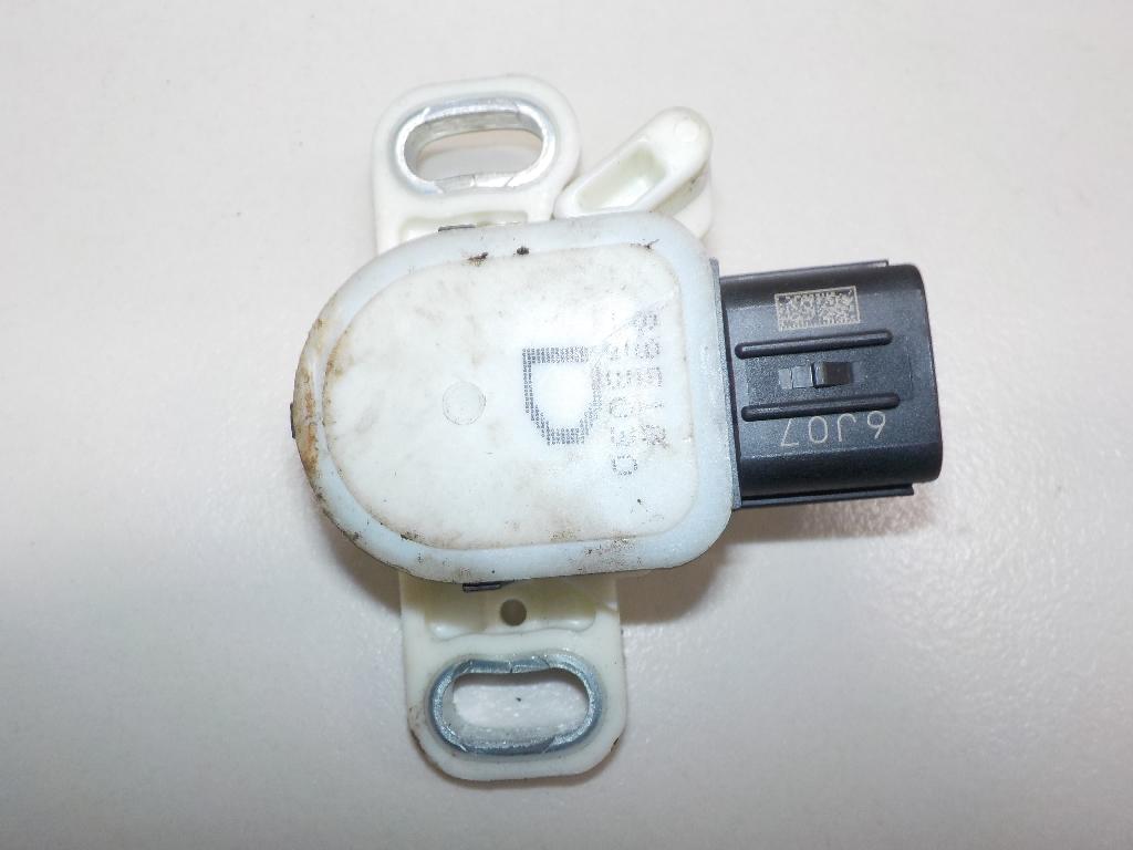 Датчик положения педали тормоза 8951033030 Toyota