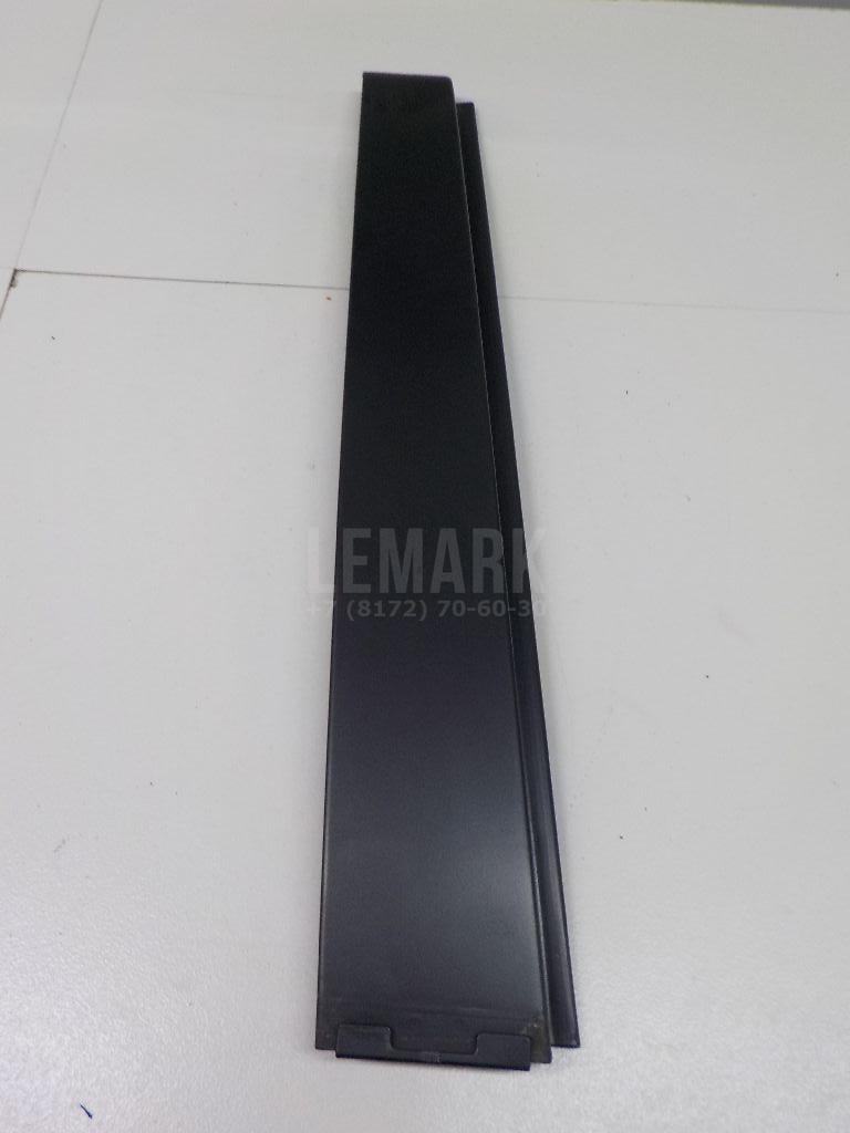 Накладка двери задней правой 1T0839890 VAG