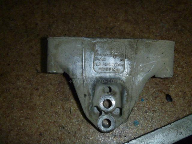 Кронштейн опоры КПП 7L0399649C VAG