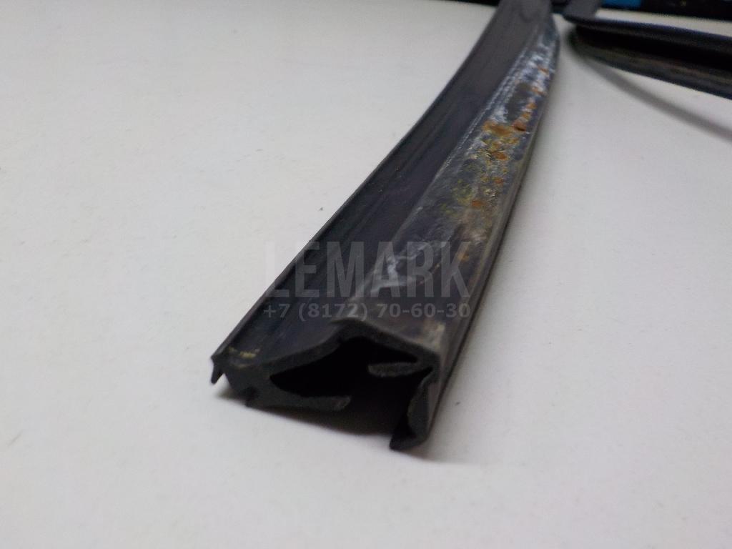 Направляющая стекла двери для  BMW X5 E70 2007-2013