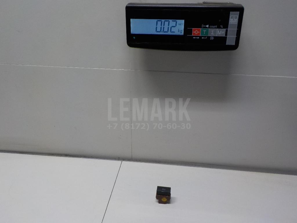 Кнопка открывания багажника
