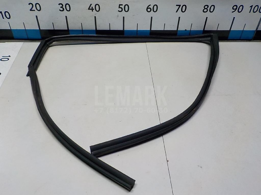 Уплотнитель стекла двери 823304EA3A Nissan