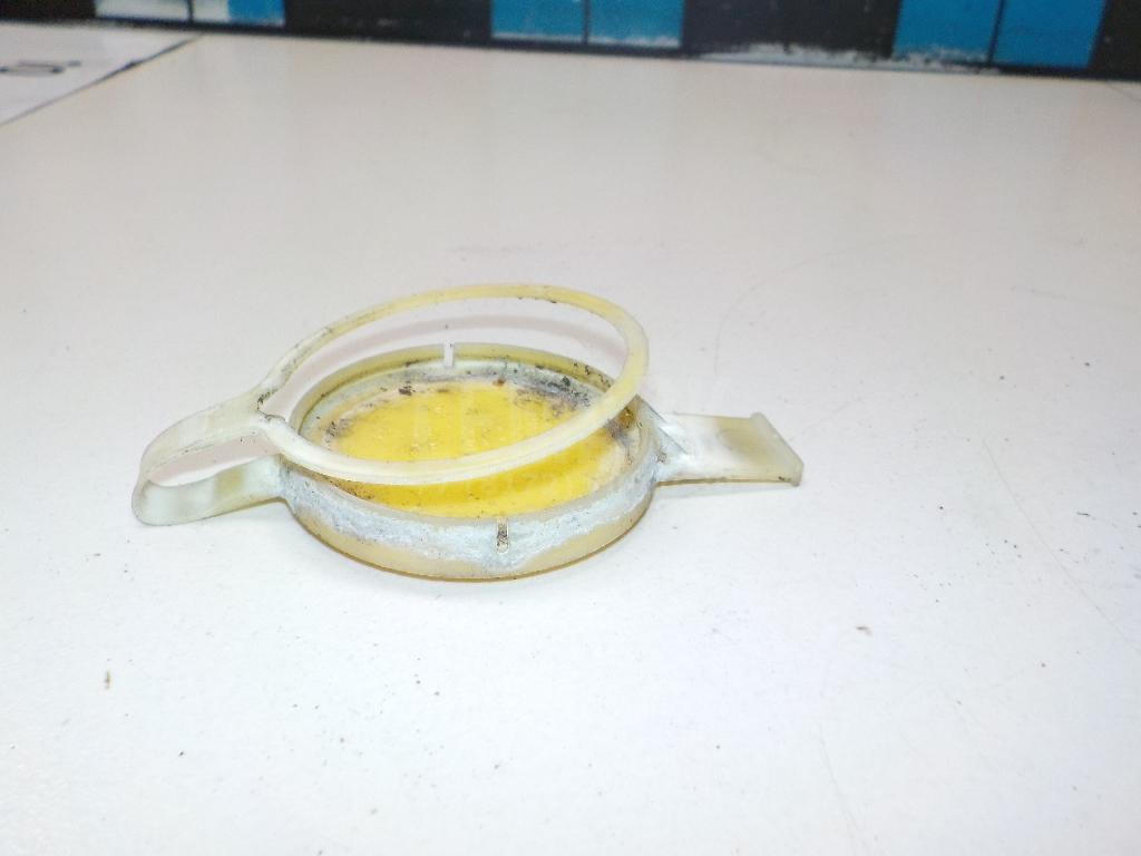 Крышка бачка омывателя