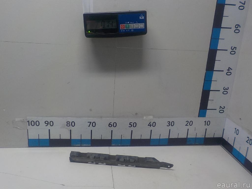 Направляющая заднего бампера левая