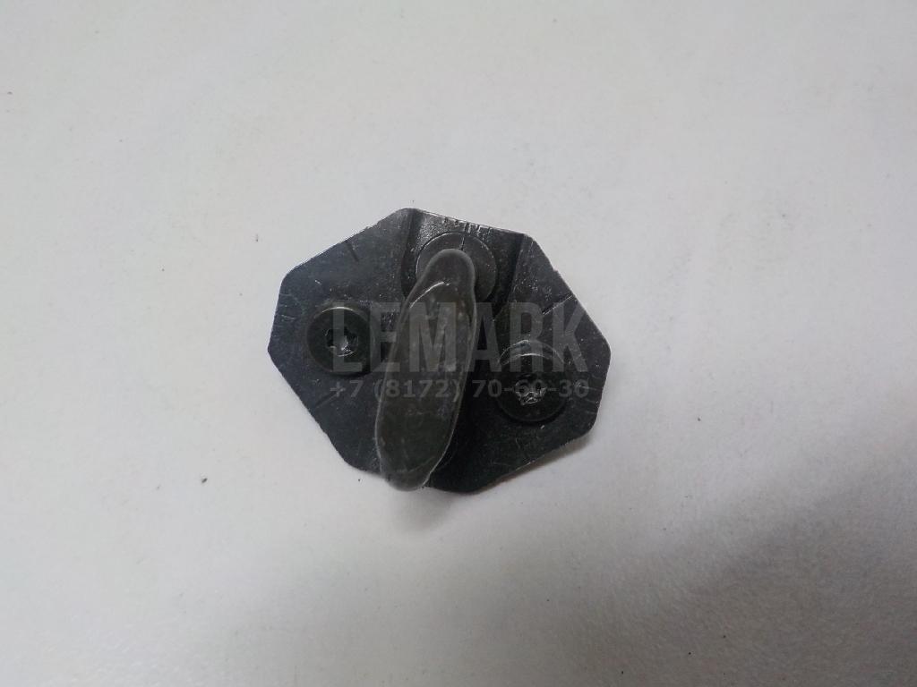 Ответная часть замка багажника
