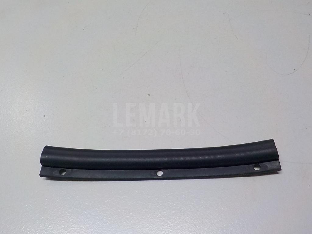 Уплотнитель капота 3T0823707 VAG