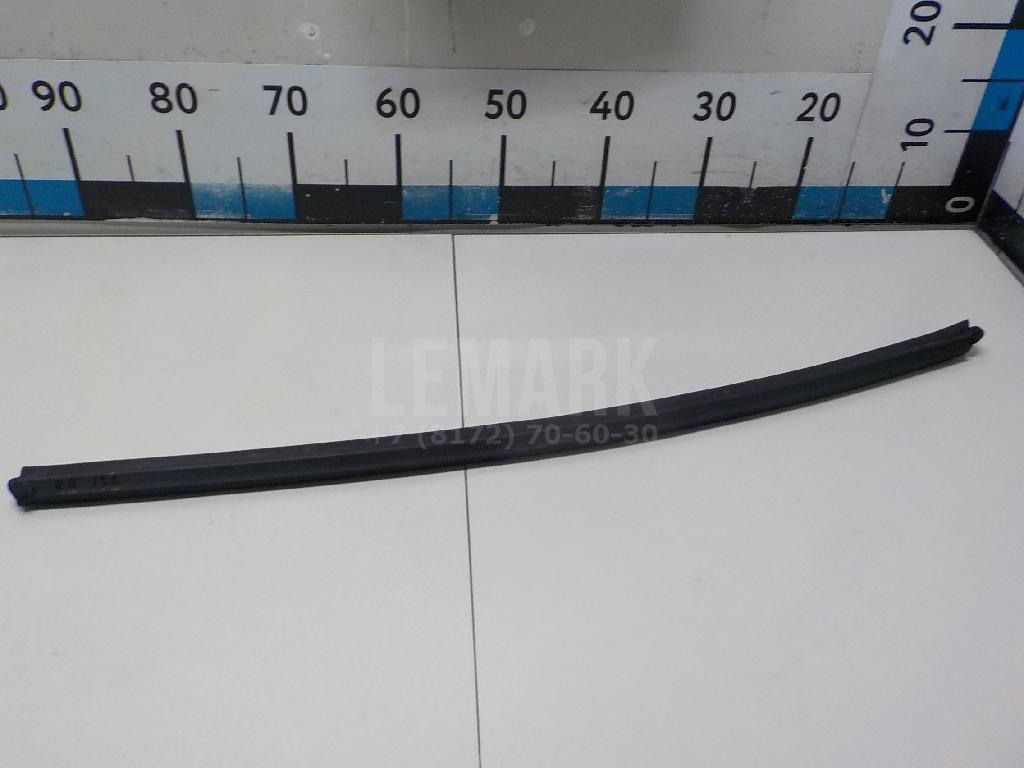 Уплотнитель стекла двери 822412P000 Hyundai-Kia