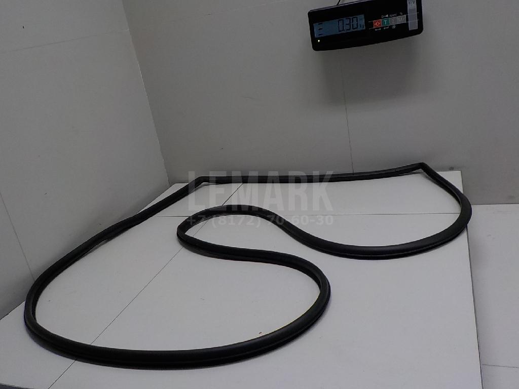 Уплотнитель двери 831302W000 Hyundai-Kia
