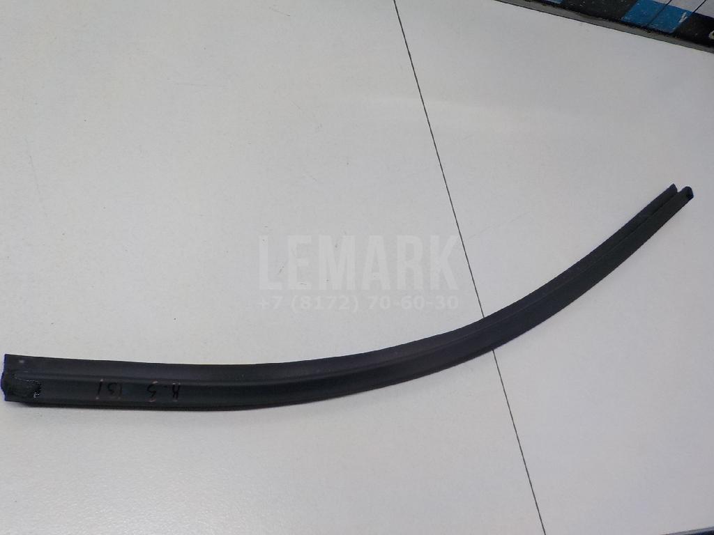 Уплотнитель стекла двери 832412P000 Hyundai-Kia