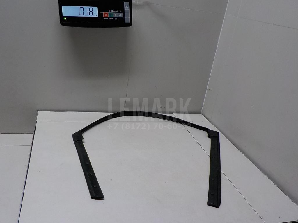 Уплотнитель двери 831502W000 Hyundai-Kia