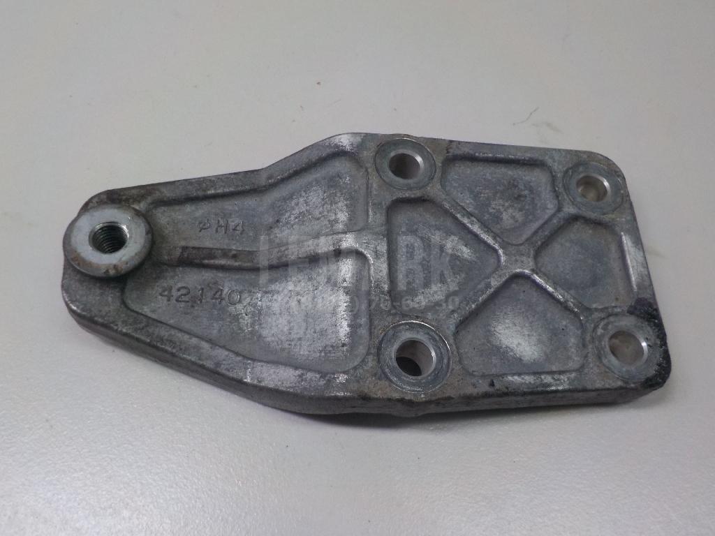 Кронштейн редуктора 5239142140 Toyota