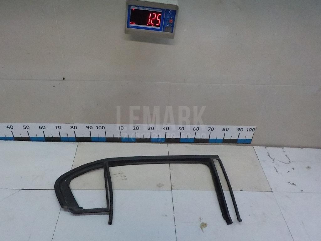 Уплотнитель стекла двери 3AE839432E5AP VAG