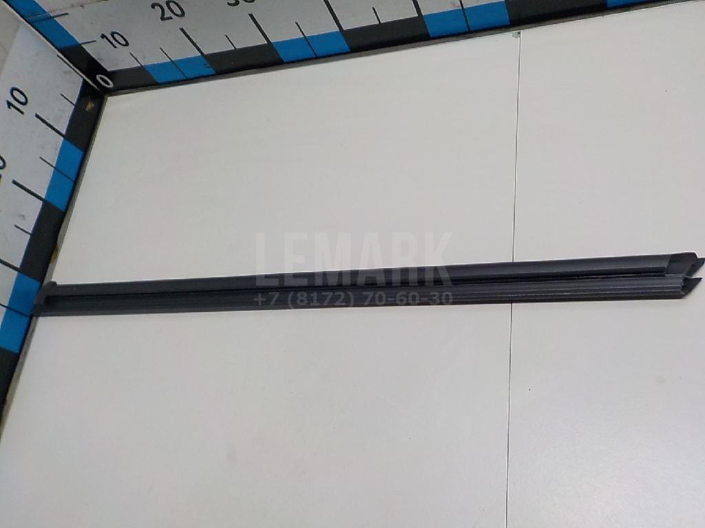 Накладка стекла переднего правого для  BMW 3-serie F30/F31/F80 2011-2020