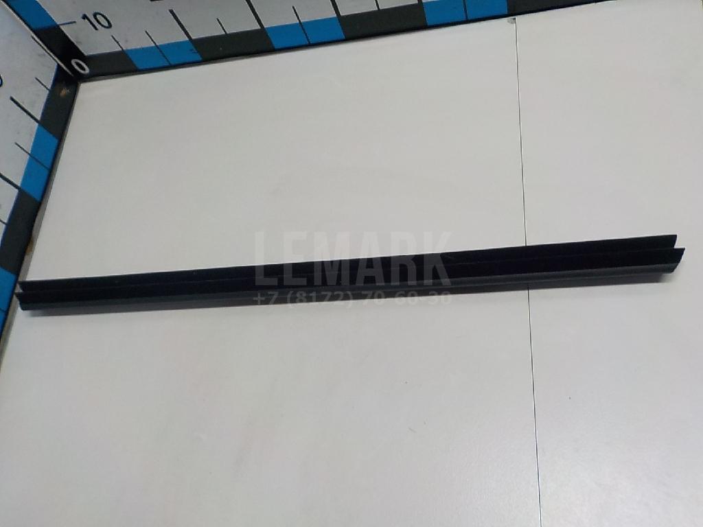 Накладка стекла заднего правого