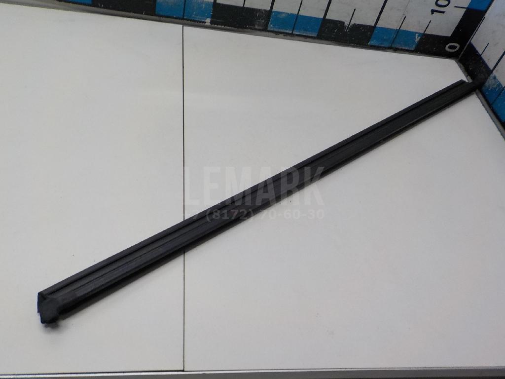 Уплотнитель двери 5G4837479B VAG