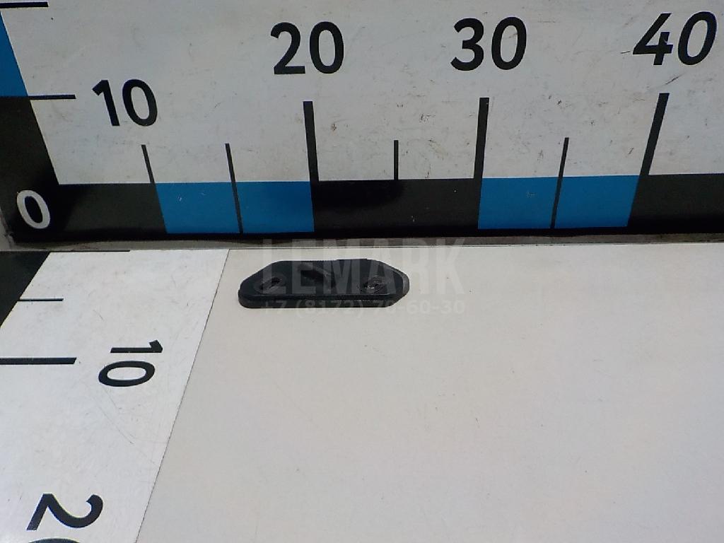 Направляющая двери багажника 95851268000 VAG