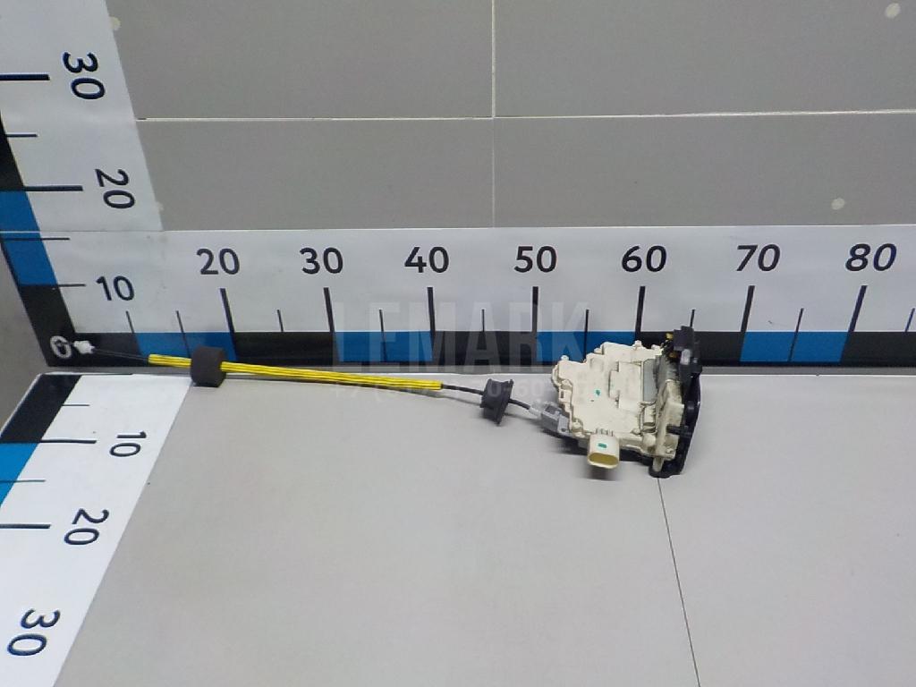 Замок двери задней левой
