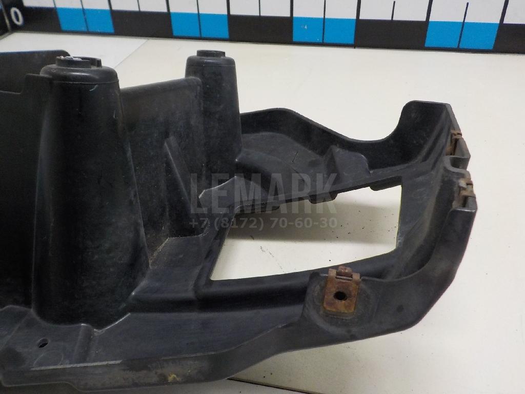 Кронштейн заднего бампера правый для  BMW 1-serie E82/E88 2007-2013