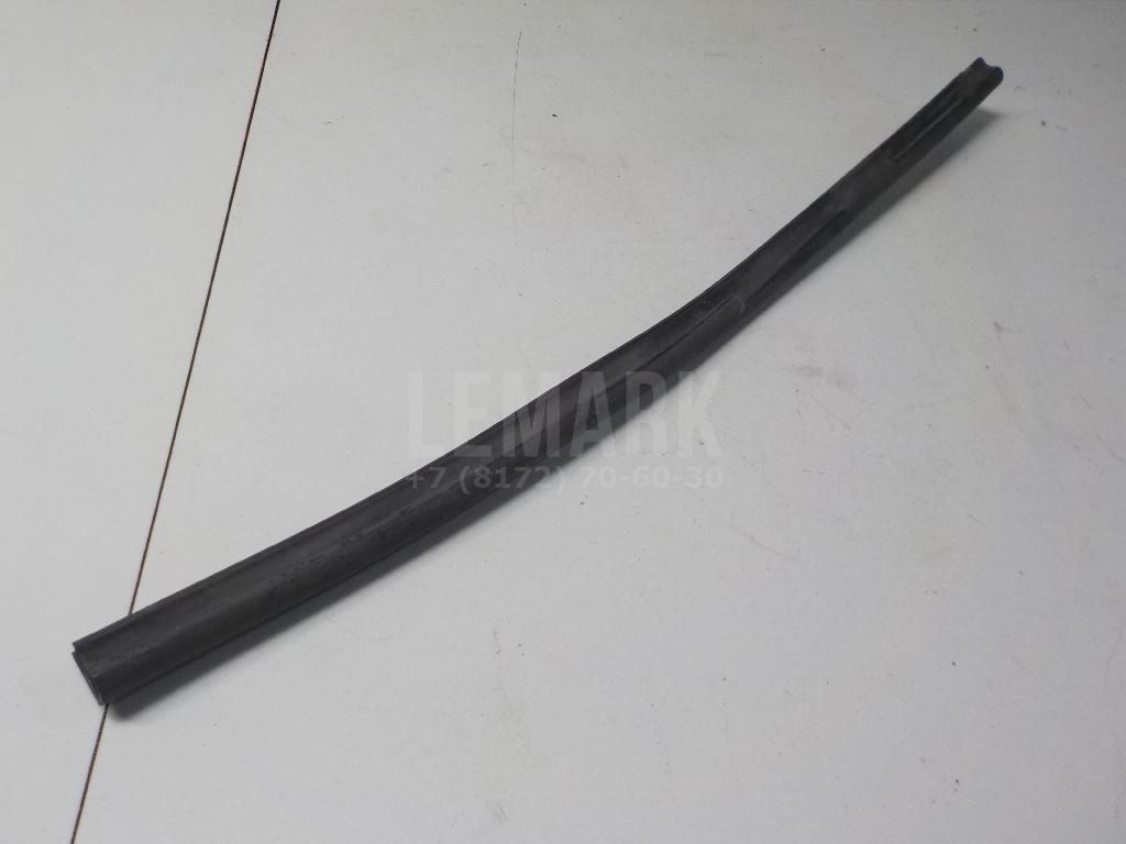 Уплотнитель капота 1T0823708A VAG