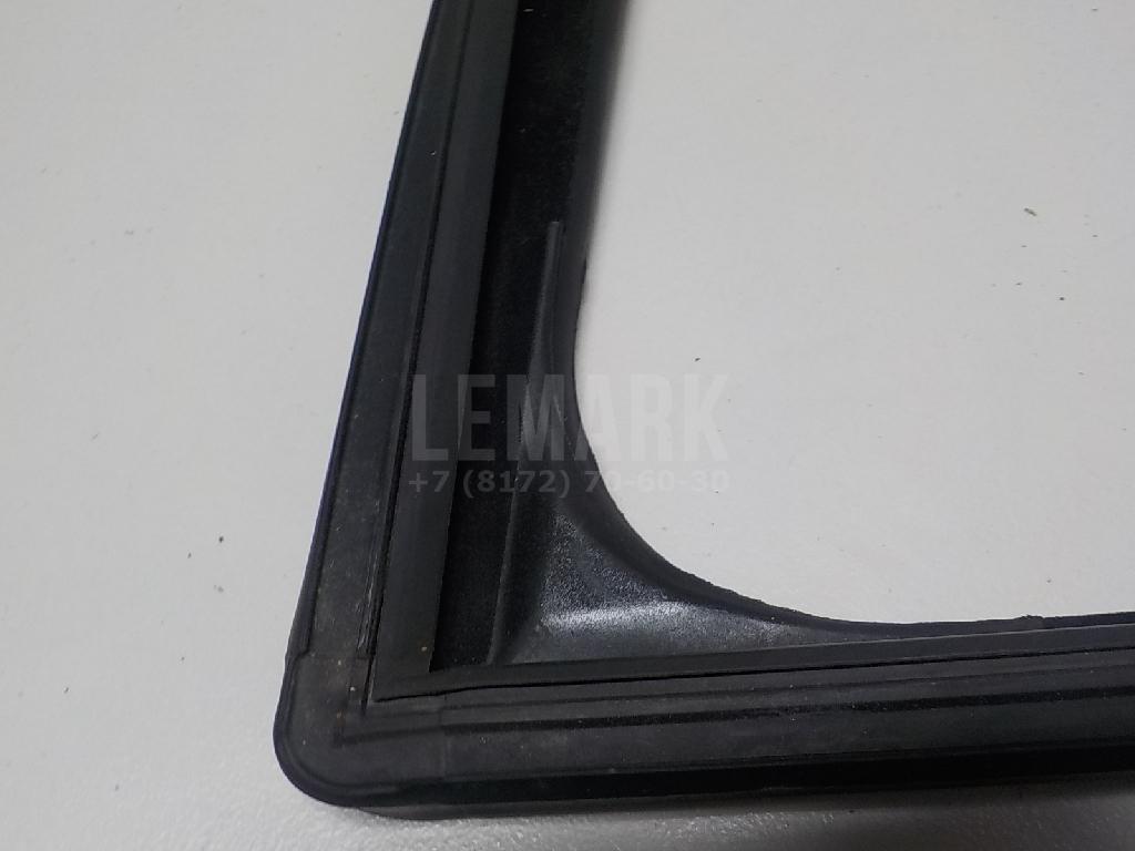 Уплотнитель стекла двери для  BMW X5 F15/F85 2013-2018