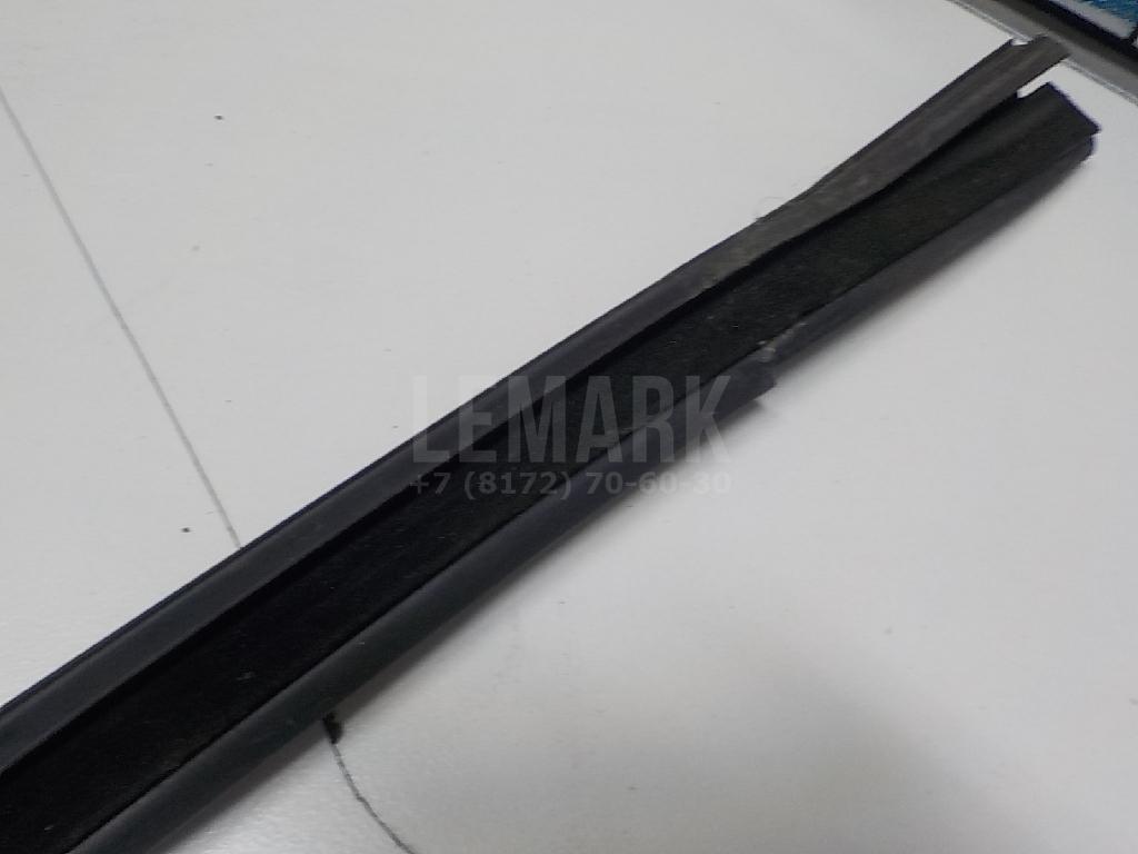 Уплотнитель стекла двери для  BMW X5 F15/F85 2013-2018