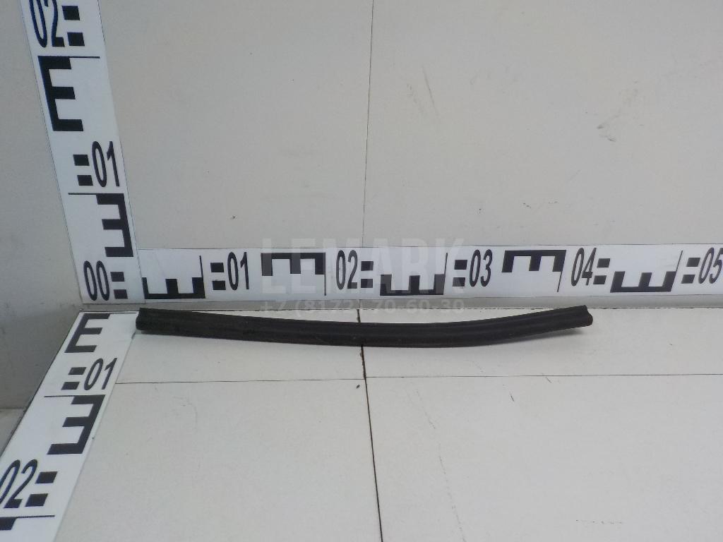Уплотнитель капота 1T0823708C VAG