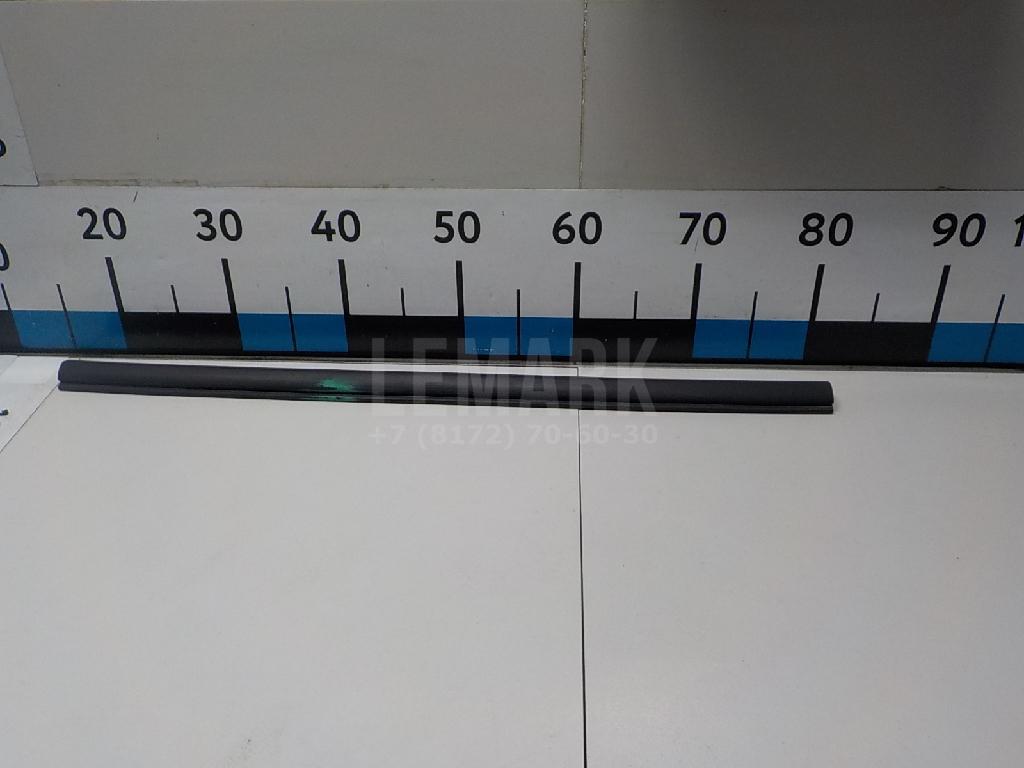 Уплотнитель капота 5338860100 Toyota