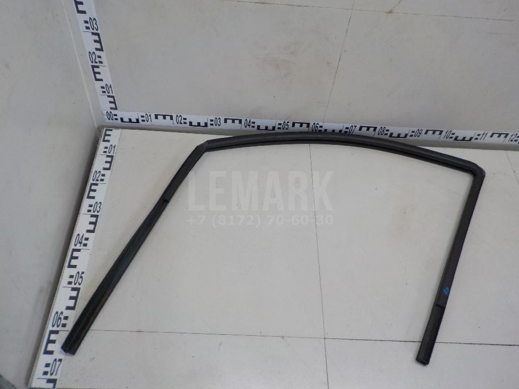 Уплотнитель стекла двери 825402B000 Hyundai-Kia