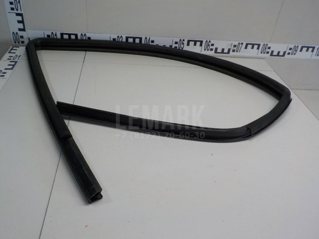 Уплотнитель стекла двери 825402B000 Hyundai-Kia