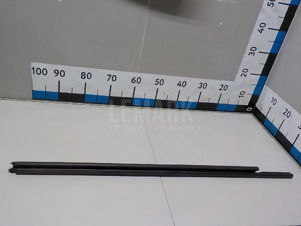 Накладка стекла переднего правого 7P0837472C VAG