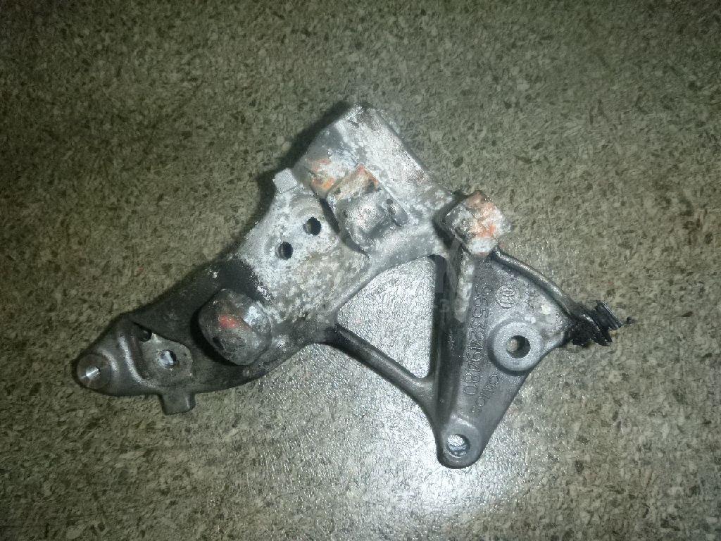 Кронштейн генератора 1479827 Ford