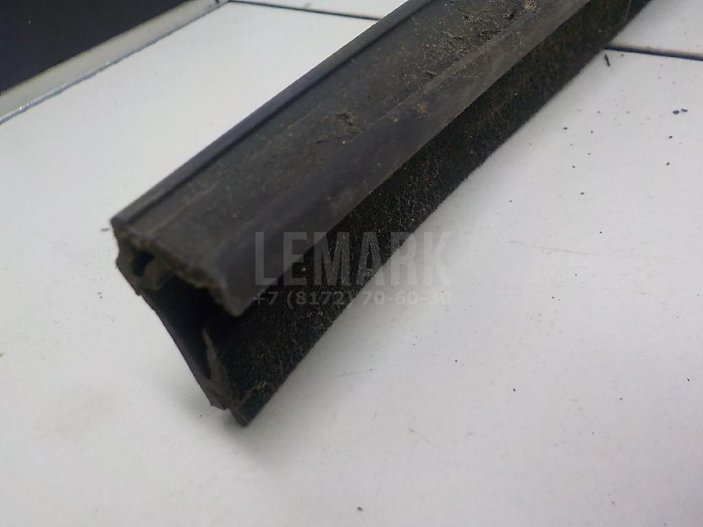 Уплотнитель стекла двери для  Audi A4 [B8] Allroad 2009-2015