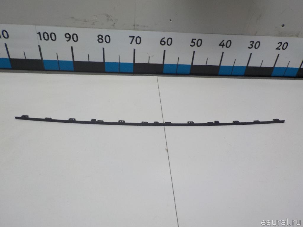 Молдинг переднего бампера центральный